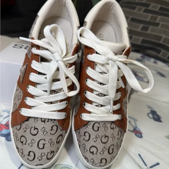 Guess Cream and Tan Casual Sneakers - Picture 9 of 12